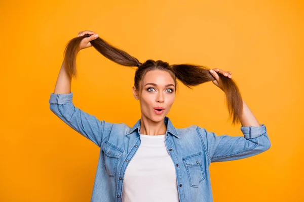 Nahaufnahme Foto von erstaunlich attraktiv sie ihre Dame mit lustigen hai — Stockfoto