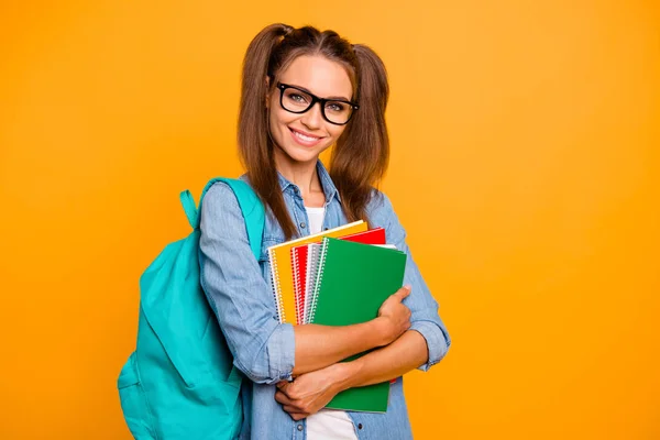 Portrait of her she nice cute sweet lovely cheerful caucasian sc — Stock Photo, Image