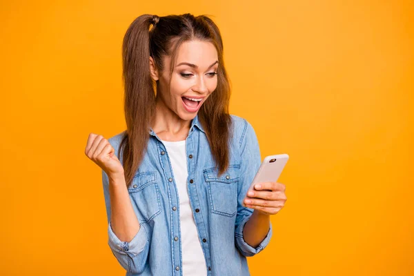 Retrato de bonito adorable guapo atractivo alegre alegre jalá —  Fotos de Stock