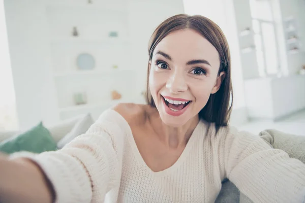 Close-up portret van verbazingwekkende prachtige mooie brunette ze haar l — Stockfoto