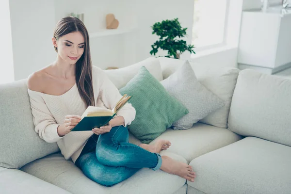 Detailní záběr portrét úžasný nádherný půvabná brunetka jí její l — Stock fotografie