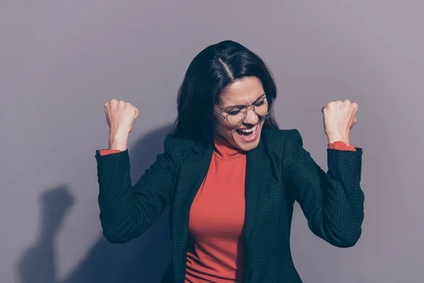 Retrato de agradable atractivo dulce alegre alegre alegre pelo ondulado — Foto de Stock