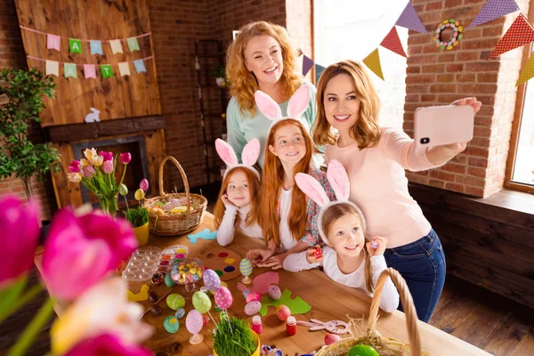 Close up photo foxy three small girls children day easter two mommy pretty table full handmade craft big wooden have good great time together make take selfies speak talk tell skype video call — Stock Photo, Image