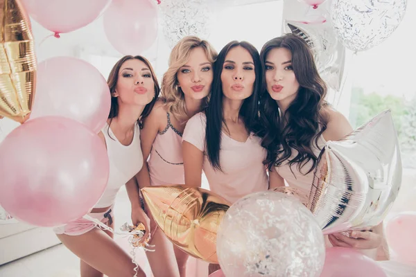 Close up photo four beautiful she her fancy ladies send air kisses white bright room hold pretty cute star shape figure balloons sleep costumes girls day night holiday before marriage — Stock Photo, Image