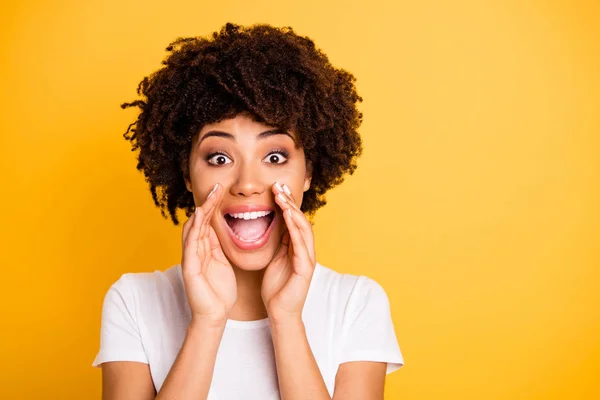 Close up photo beautiful amazing she her her dark skin lady send share spread information messages excited amazed wear casual white t-shirt isolated yellow bright vibrant vivid background — Foto de Stock