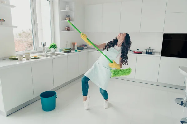 FUll length body size photo beautiful busy nice duties she her lady indoors sing songs dancing washing supplies housemaid wear jeans denim casual t-shirt covered by cute apron bright light kitchen — 图库照片