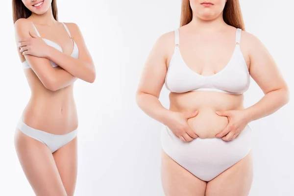 Colagem de dois corpos cortados menina abraçando a si mesma me amo programa anti-gordura mostrando dobras tratamento de terapia de toque levantamento isolado sobre fundo branco — Fotografia de Stock