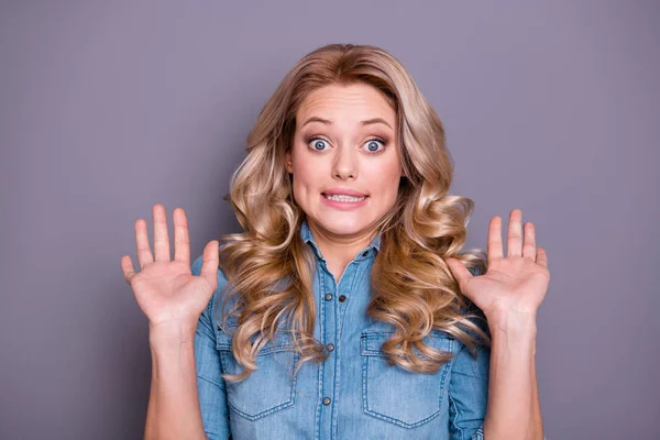 Close-up portrait of her she nice cute lovely charming fascinating attractive wavy-haired lady showing I dont know sign gesture isolated over gray violet purple pastel background — Stock Photo, Image