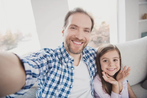 Self-portrait of his he her she nice cute lovely attractive winsome pre-teen cheerful positive girl handsome bearded daddy sitting on divan fashion blog blogger in light white interior room indoors — Stock Photo, Image