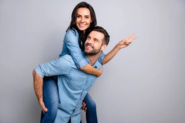 Close up side profile photo funky cheer she she he he he his couple lady guy best friends piggyback ride buddies show v-sign wear casual jeans denim shirts outfit clothes isolated light grey background —  Fotos de Stock