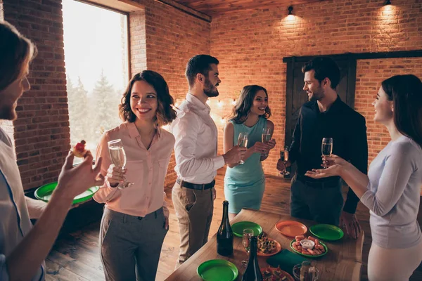 Company of nice attractive lovely pretty elegant classy chic cheerful positive guys ladies gentlemen having fun talk corporate event day tradition birthday in industrial loft interior room indoors — Stock Photo, Image