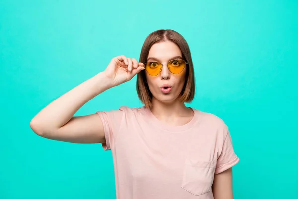 Close up photo beautiful her she lady modern fashionable look short straight hair opened mouth big eyes wondered expression unexpected wear specs casual t-shirt isolated teal turquoise background — Stock Photo, Image