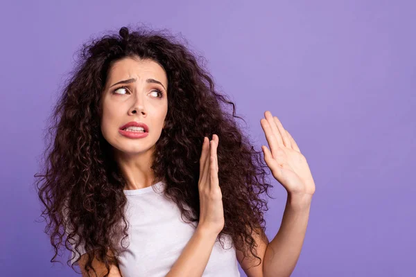 Close up photo beautiful her she lady hold arms side dislike disagreement I am sorry guys but no facial expression wear casual white-shirt clothes outfit isolated violet purple background — стоковое фото