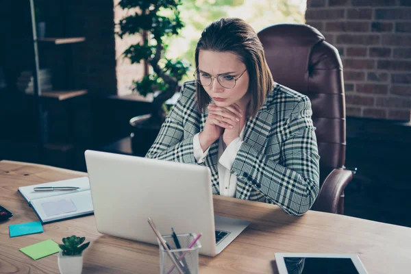 Close up photo ponder pensive she her business lady look attentively counting payment reader concentrated fingers crossed notebook table sit office chair wearing specs formalwear checkered plaid suit — Stock fotografie