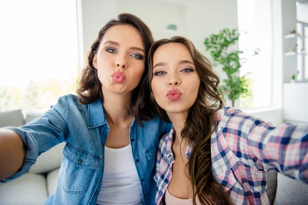 Close up photo beautiful she her ladies friends meeting gathering make take selfies send air kiss coquette wear casual jeans denim checkered plaid shirts apartments sit comfy divan sofa room indoor — Foto Stock