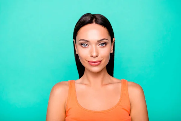 Primer plano foto retrato de encantadora bastante feliz ella su estudiante dama usando ropa casual traje mirando cámara aislado pastel fondo — Foto de Stock