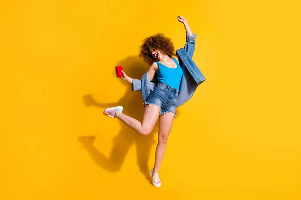 Full length body size photo funny funky she her lady wavy styling curls scream shout yell little drunk hang out wear specs casual jeans denim shirt shorts tank top clothes isolated yellow background — Stock Photo, Image