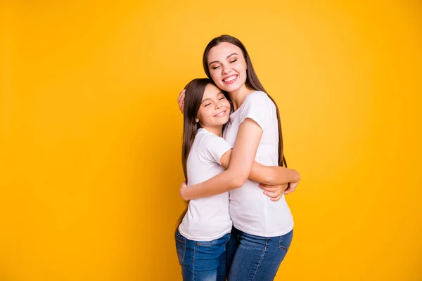 Close up side profile photo beautiful her she diversity different age eyes closed hold hands arms each other expected meeting wear casual white t-shirts jeans isolado amarelo brilhante fundo — Fotografia de Stock