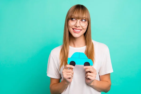 pretty green taxi t shirt