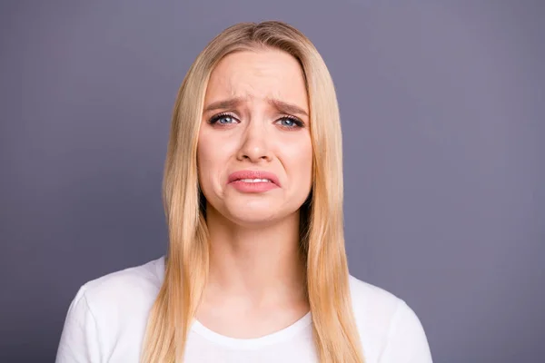 Close up photo beautiful amazing her she lady eyes full fear oh no face expression horrible terrible situación going to cry oops stupor staring wear casual white t-shirt isolated dark grey background — Foto de Stock