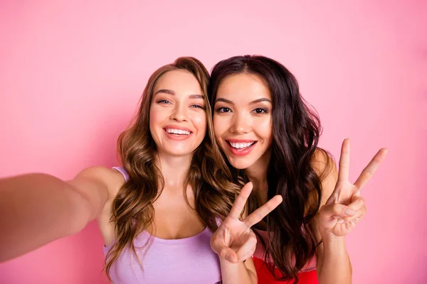 Close up photo cheerful excited positive modern teen teenager make v-sign photo travel trip weekend free time funny funky cute isolated fashionable trendy long spring clothes pink stylish background — Stock Photo, Image