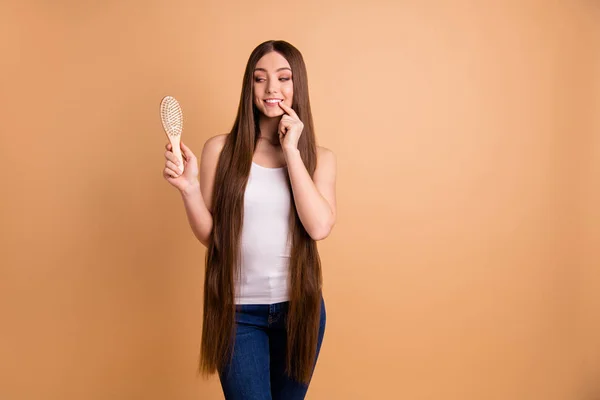 Close up photo beautiful her she lady arm hand recommend new hair brush very long brown hair great condition curls result use wear casual white tank-top jeans denim isolated pastel beige background — Stock Photo, Image