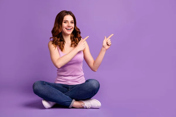 Portrait of lovely cute youth millennial have advertisements choose decide ads dressed tank-top modern fashionable look notice tip feedback isolated purple violet she her background — Stock Photo, Image