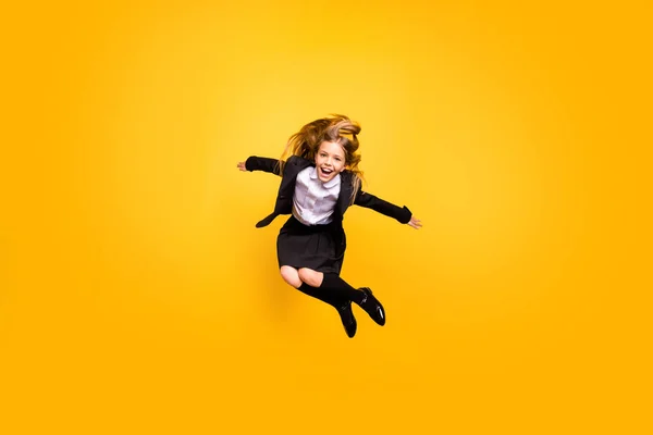 Volledige lichaam foto van grappige funky kind lachen hebben vrije tijd geïsoleerd over gele achtergrond — Stockfoto