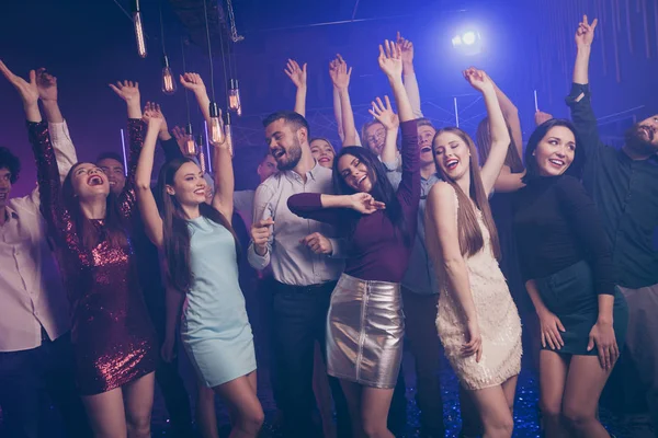 Retrairt de agradável muito engraçado funky adorável estudante alegrar as pessoas sentem conteúdo alegrar animado noite formalwear formal desgaste movimento ruído vestido elegante na moda — Fotografia de Stock