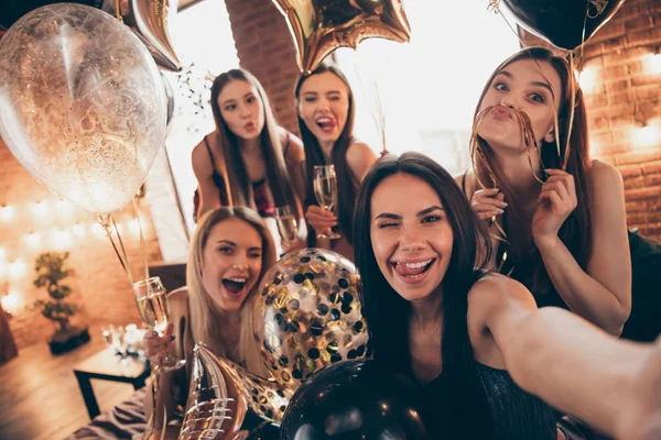 Close up photo beautiful five she her chic ladies little drunk clink wineglasses beverage tongue out mouth funny make take selfies speak talk tell skype share news festive night evening room indoors — Stock Photo, Image