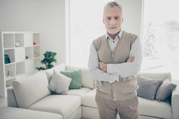 Close up foto incrível manager he him his aged man arms crossed bossy chief look self-confident wear white shirt waistcoat pants stand near cozy comfort divan bright flat house living room indoors — Fotografia de Stock
