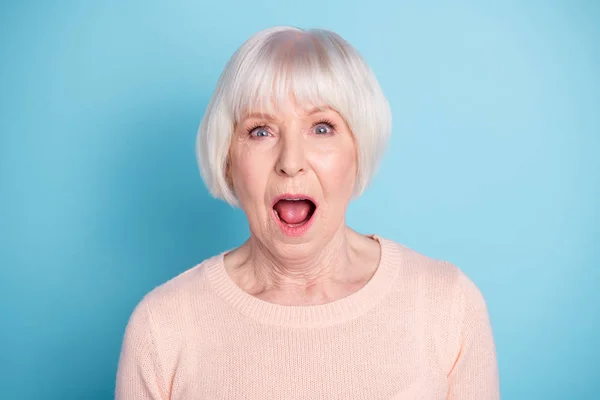 Close-up portrait of her she nice attractive lovely well-groomed stunned healthy gray-haired lady opened mouth expression isolated over bright vivid shine blue green teal background — Stock Photo, Image