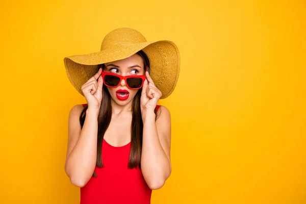Photo of amazing lady nice look came seaside trip voyage listen hotel neighbors fight sly person wear specs sun hat red swimming suit isolated yellow background — Stock Photo, Image