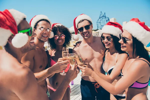 Six multiethnic race friends clink glasses celebrating new year feast at tropical resort — Stock Photo, Image