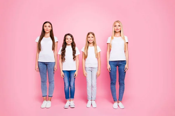 Full body photo of two small and two students ladies wear casual outfit isolated pink background — Stock Photo, Image