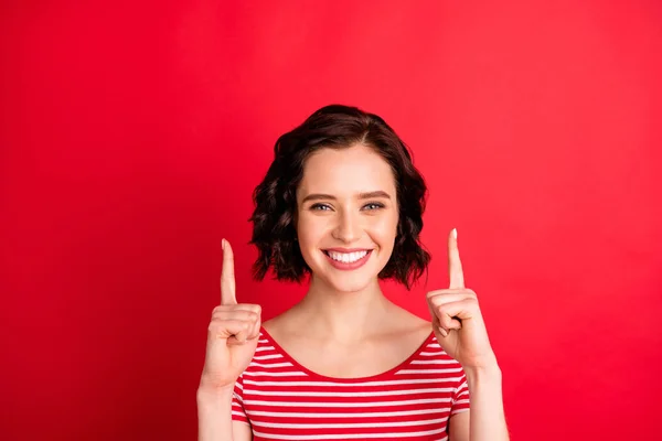 Photo of nice cute woman advertising you some interesting things to purchase while isolated with red background — Stock Photo, Image