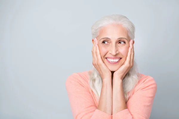 Primer plano foto retrato de bastante agradable optimista abuelita tener gran idea aislado fondo gris —  Fotos de Stock