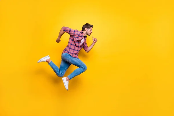 Full length body size photo of man who arrived at contests at running without sportswear while isolated with yellow background — Stock Photo, Image