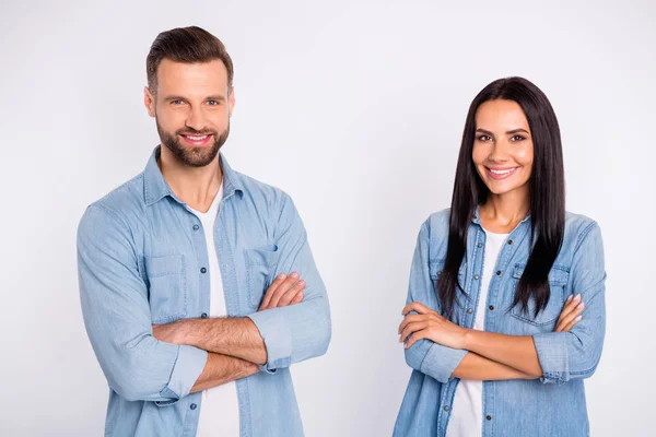 Ritratto del suo lui lei bella attraente amabile bella bella carino ben curato contenuto allegro persone braccia incrociate isolato su sfondo pastello bianco chiaro — Foto Stock