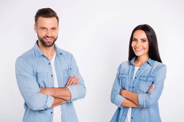 Ritratto del suo lui lei bella-looking attraente attraente carino allegro contenuto allegro persone braccia incrociate isolato su sfondo pastello bianco chiaro — Foto Stock