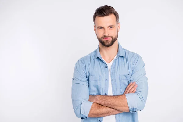 Portrait of his he nice-looking attractive lovely masculine bearded guy folded arms isolated over light white pastel background — Stock Photo, Image