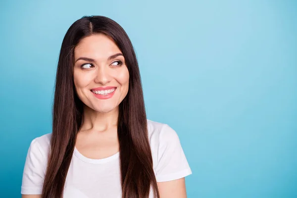 Close up copyspace photo of cute woman hinting you to purchase something with her look while isolated with blue background — Stock Photo, Image
