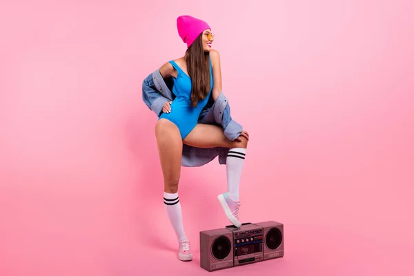 Full length body size view of nice-looking attractive lovely shine glamorous cheerful cheerful straight-haired girl modern dance class posing holding leg on boombox isolated over pink pastel background — стоковое фото