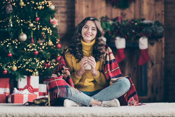 Full length body size photo of cheerful cute nice charming attractive beautiful girlfriend enjoying drinking coffee while on floor wearing yellow jumper — Stock Photo, Image