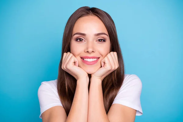 Close-up portret van haar ze mooi uitziende aantrekkelijk lief perfect vrolijke vrolijk vrolijke rechtlijnig dame genieten van het leven geïsoleerd over heldere levendige glans blauw groen Teal Turquoise achtergrond — Stockfoto