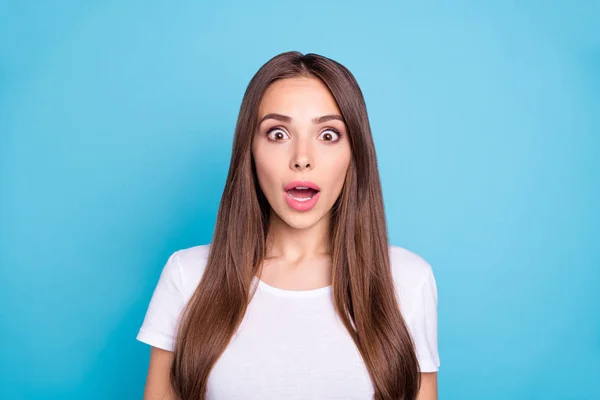 Närbild porträtt av henne hon snygg attraktiv härlig älskvärda fascinerande roliga feminina Straight-haired Lady öppnade munnen isolerad över ljusa levande glans blå grön Teal turkos bakgrund — Stockfoto