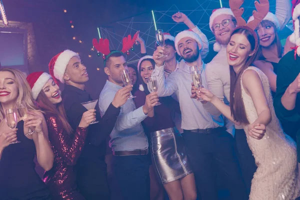 Nice-looking attractive slim fit thin glamorous stylish elegant cheerful cheery positive girls and guys having fun chill out celebratory feast festive festal occasion in luxury place fogged nightclub