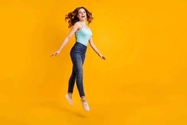 Full body photo of jumping high lady going to visit abroad boutique wear casual outfit isolated yellow background — Stock Photo, Image