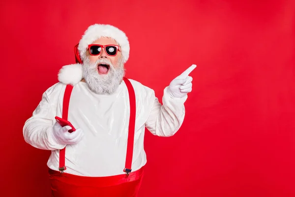 Advert ad laugh choose discount shopping choice people concept. Photo of amazed astonished tell you interesting information hipster modern santa demonstrating copy space isolated vivid background — Stock Photo, Image