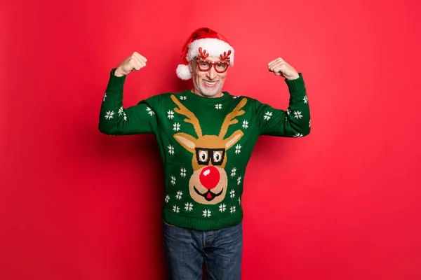 Merry december x-mas newyear. Photo of white grey-haired handsome funky feeling young guy demonstrating his huge triceps on hands wear green jeans retro jumper isolated bright color background — Stock Photo, Image